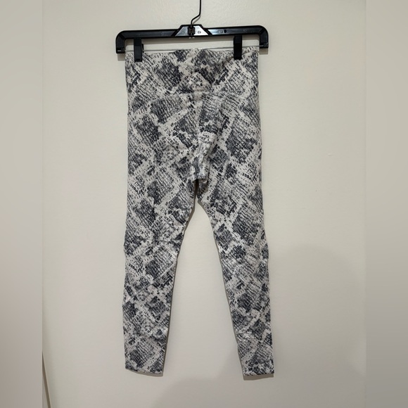 Pink Victoria’s Secret brand new leggings size medium - Picture 3 of 7